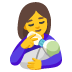 Frau, die Baby die Flasche gibt