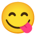 sich die Lippen leckendes Gesicht