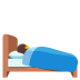 im Bett liegende Person